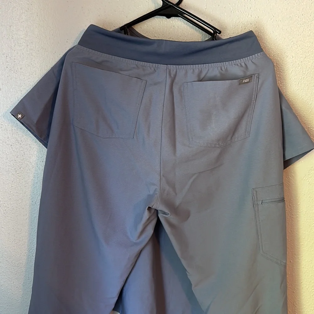 FIGS Technical Collection Scrub Set - Picture 8 of 8